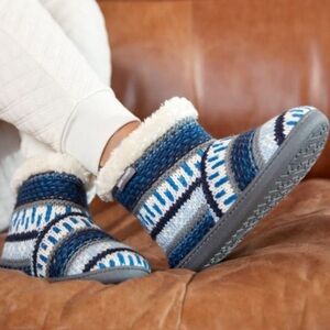 NWT Minnetonka Hard Sole Slippers